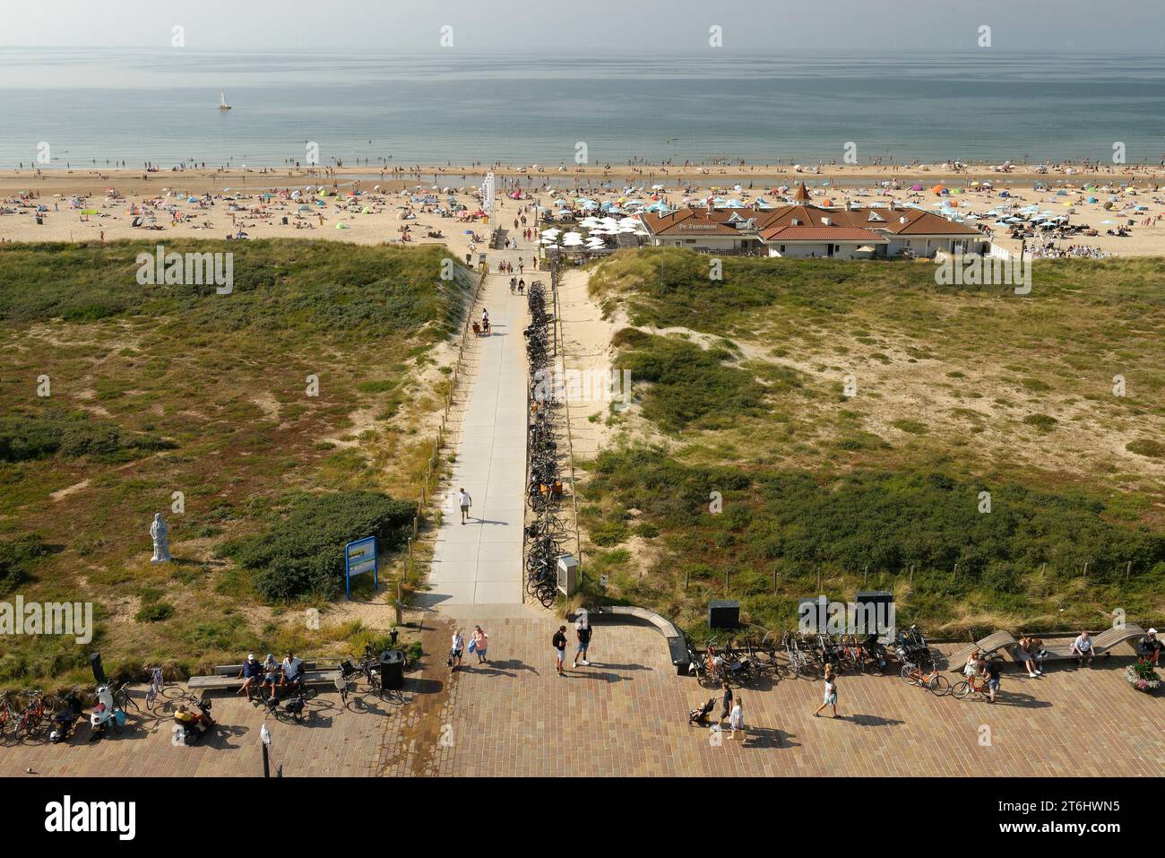 Vista dal faro sulla spiaggia e sul paesaggio dune di Noordwijk aan Zee, Olanda meridionale, Zuid-Holland, Mare del Nord, Benelux, paesi del Benelux, Paesi Bassi, Nederland Foto Stock