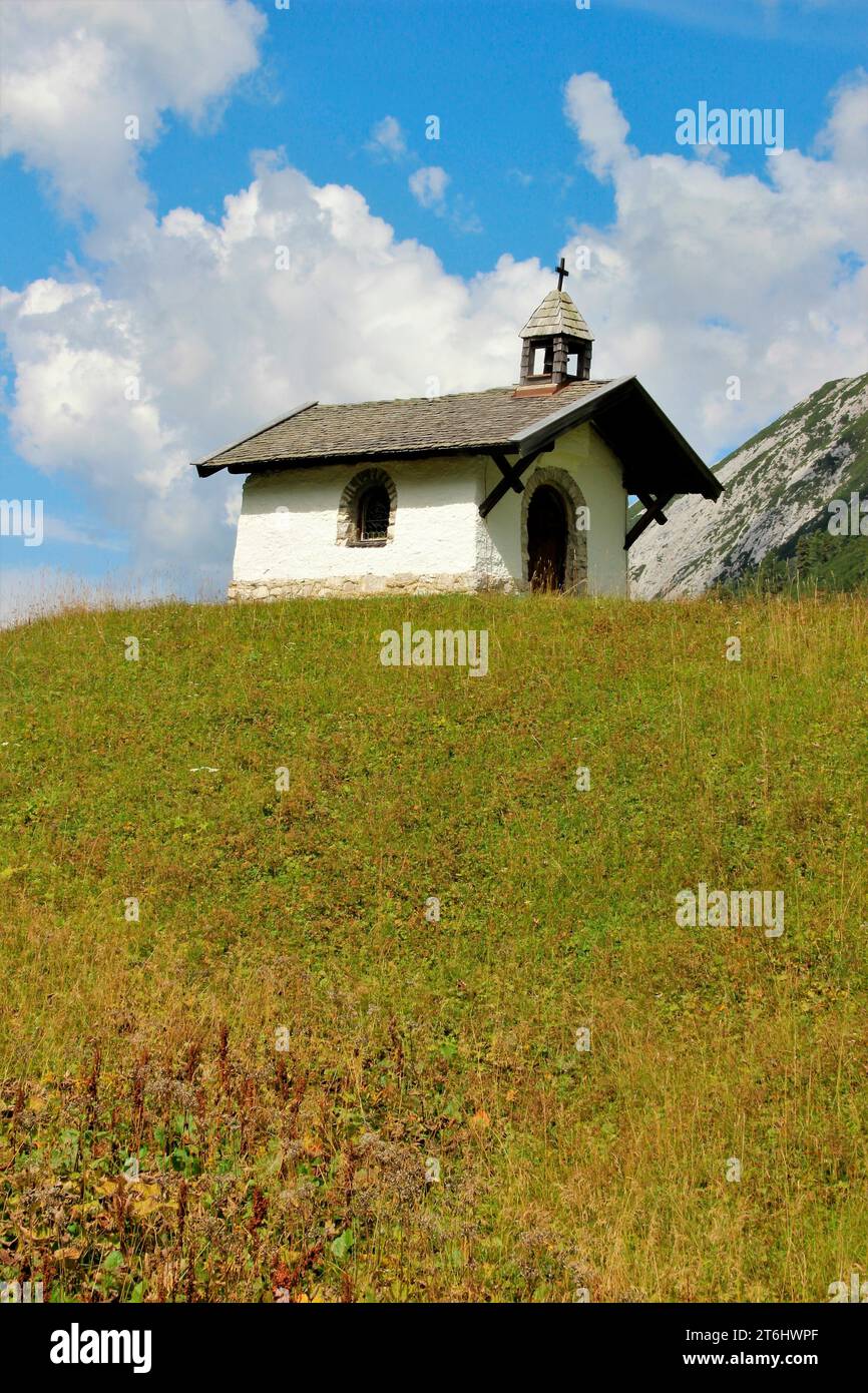 Halleranger Alm, cappella, estate, Karwendel, Tirolo, Austria Foto Stock