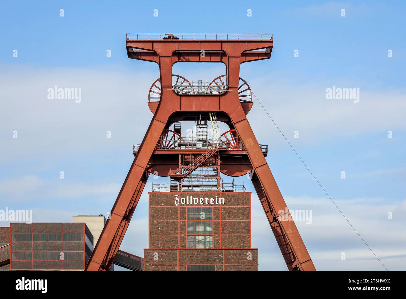 Essen, zona della Ruhr, Renania Settentrionale-Vestfalia, Germania - Zeche Zollverein, patrimonio dell'umanità dell'UNESCO, Zollverein, Foerderturm. Foto Stock