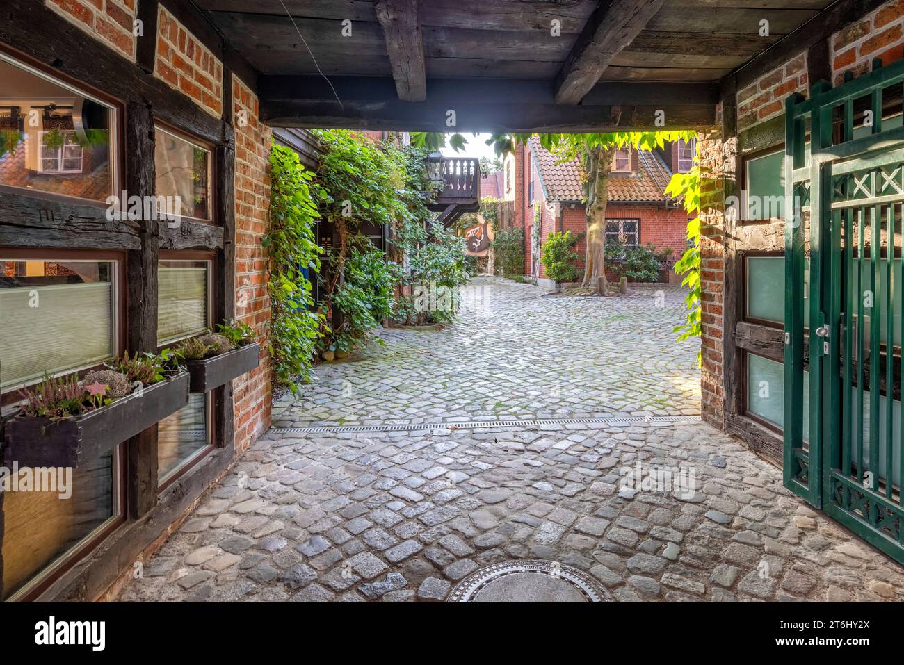 Cortile storico nella città vecchia di Lüneburg Foto Stock