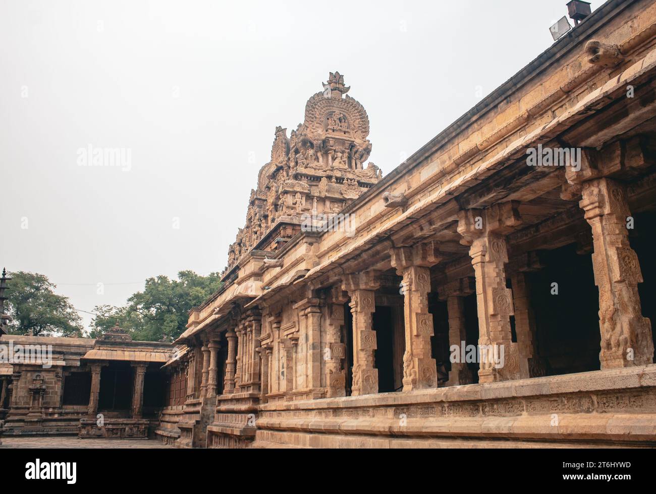 Il Tempio di Airavatesvara è un tempio indù di architettura dravidica situato nella città di Darasuram a Kumbakonam, nel distretto di Thanjavur, nello stato dell'India meridionale Foto Stock