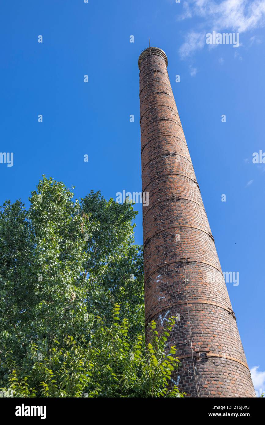 Vecchio camino della fabbrica di mattoni Foto Stock