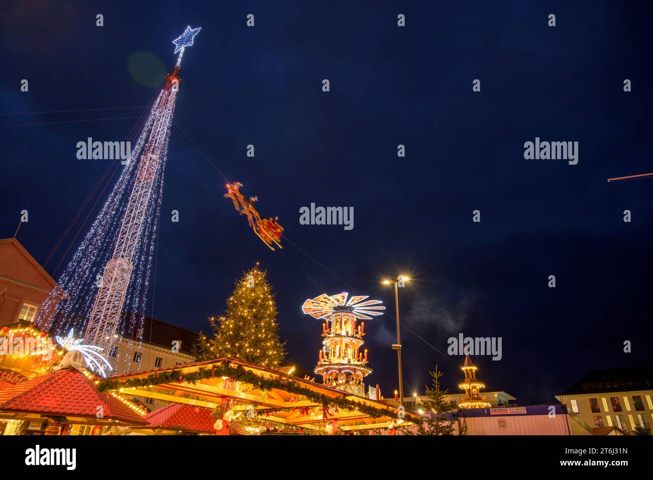 Germania, Baden-Wuerttemberg, Karlsruhe, Mercatino di Natale. Foto Stock