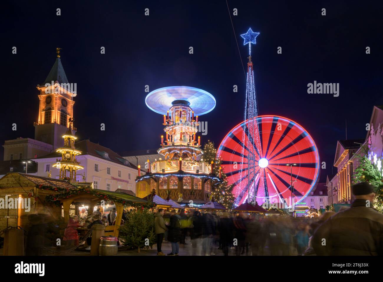 Germania, Baden-Wuerttemberg, Karlsruhe, Mercatino di Natale. Foto Stock
