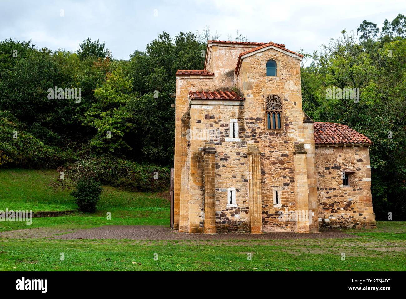 Chiesa pre-romanica di San Miguel de Lillo, vista da sud, Monte Naranco, Oviedo, Asturias, Principado de Asturias, Spagna Foto Stock