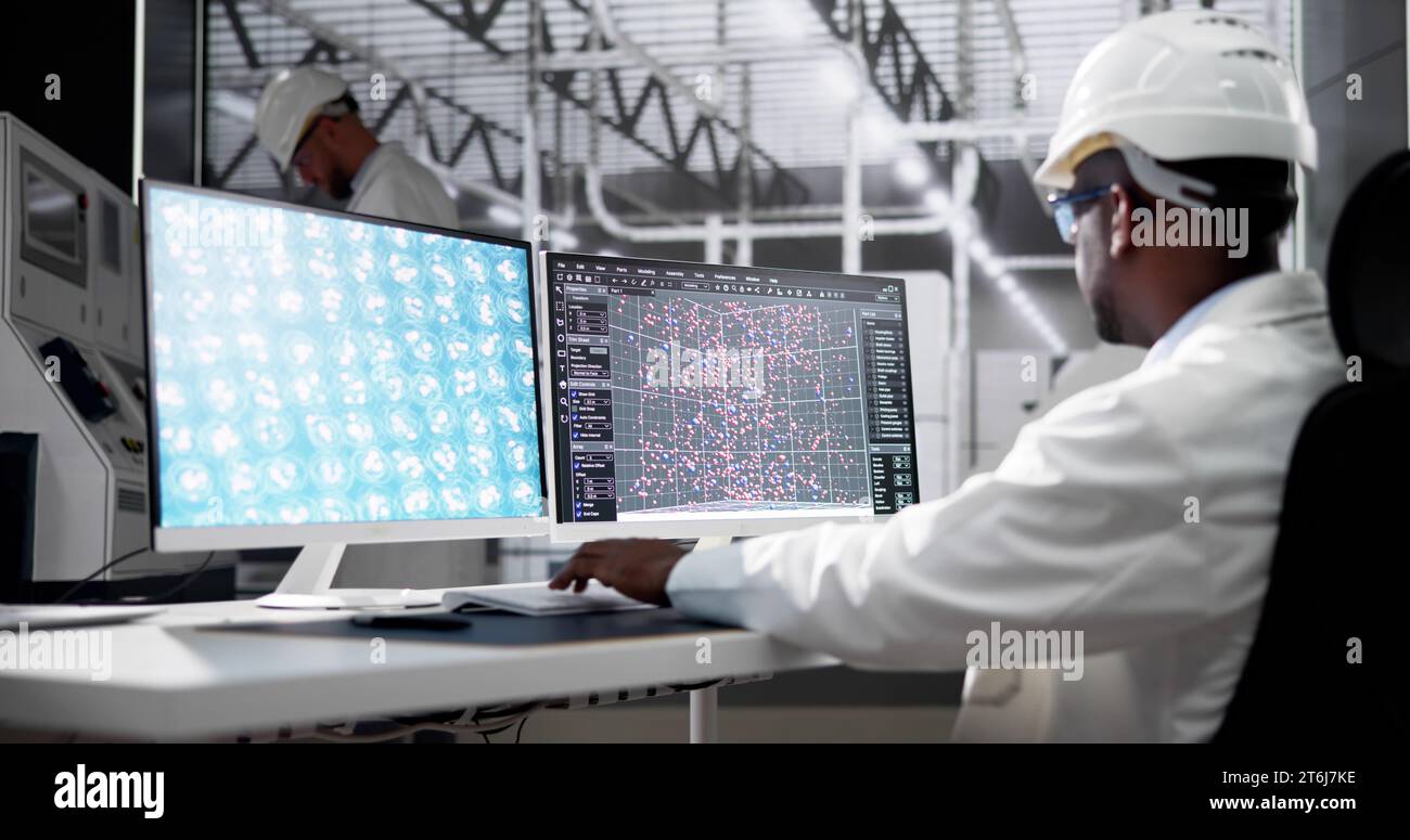 Ricercatore di laboratorio che utilizza il computer. Scienze mediche Foto Stock