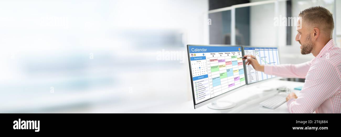 Software basato su cloud sul desktop del computer con Calendar monitor Foto Stock
