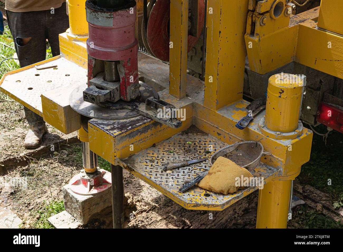 un pozzo a casa, un pozzo in campagna, geodesia, Foto Stock