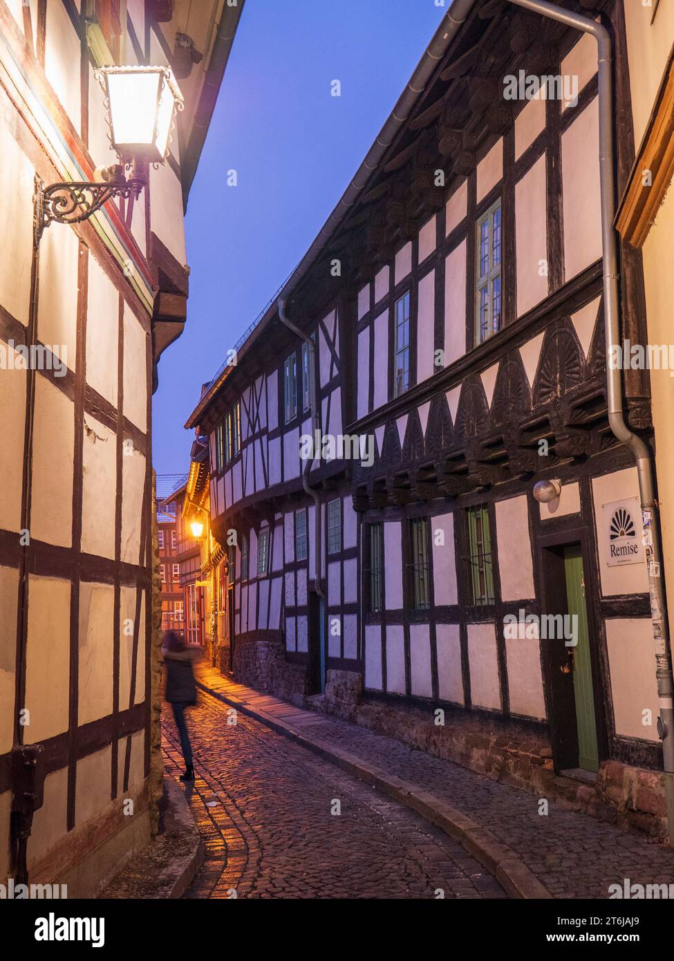 Vicolo notturno a Wernigerode, montagne Harz Foto Stock