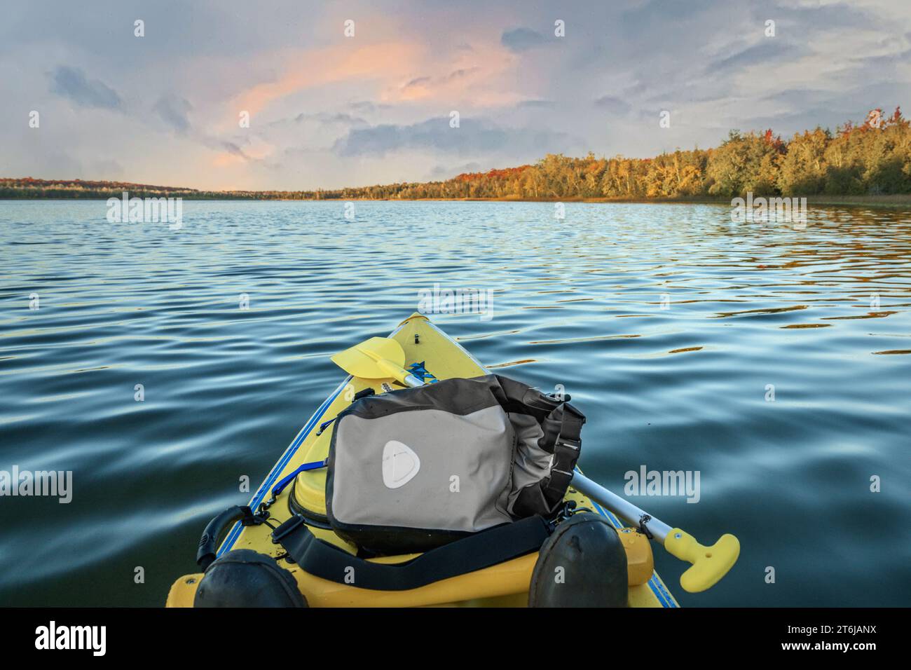 La contea di Door, Wisconsin, è un paradiso per i pagaiatori e, poiché vivo qui, ho l'opportunità di uscire e divertirmi con questo sport attivo Foto Stock