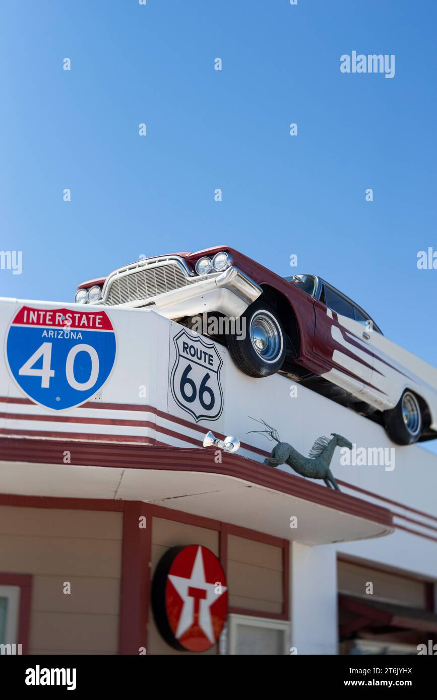 DeSoto in cima al vecchio salone di bellezza, Route 66, Ash Fork, Arizona Foto Stock