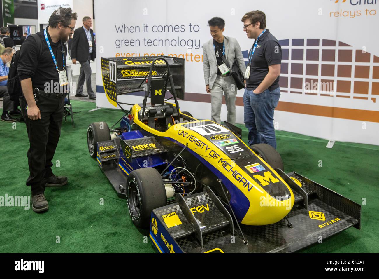 Novi, Michigan - il Salone della batteria e l'esposizione sulla tecnologia dei veicoli elettrici e ibridi. L'evento annuale porta migliaia di persone a conoscere e dimostrare Foto Stock