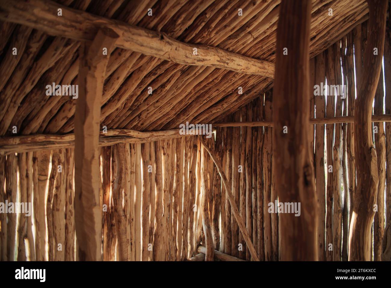 La cultura del popolo Sami è costituita da edifici e strutture in legno tradizionali Foto Stock