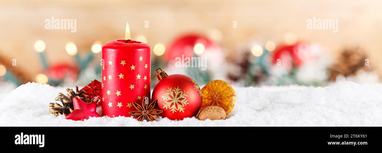 Biglietto di Natale per l'avvento con decorazione a candela in fiamme e spazio copia copia Foto Stock