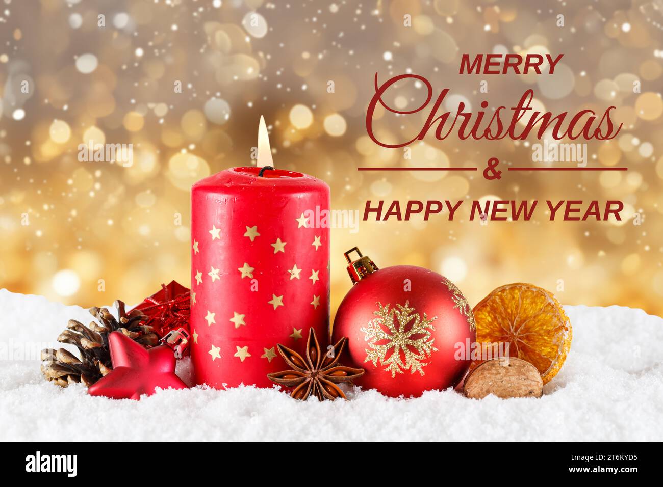 Buon Natale, biglietto d'avvento con decorazione a candele in fiamme sfondo dorato Foto Stock