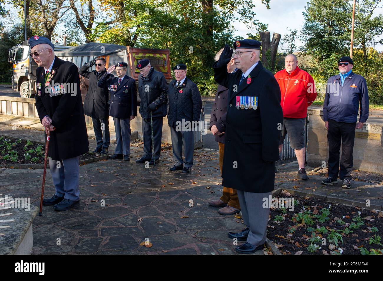 Brentwood, Essex, 11 novembre 2023, giorno dell'armistizio della Legione britannica a Brentwood, Essex Una manciata di persone e veterani rendono omaggio al War Memorial di Brentwood, Essex, nel giorno della memoria Credit: Richard Lincoln/Alamy Live News Foto Stock