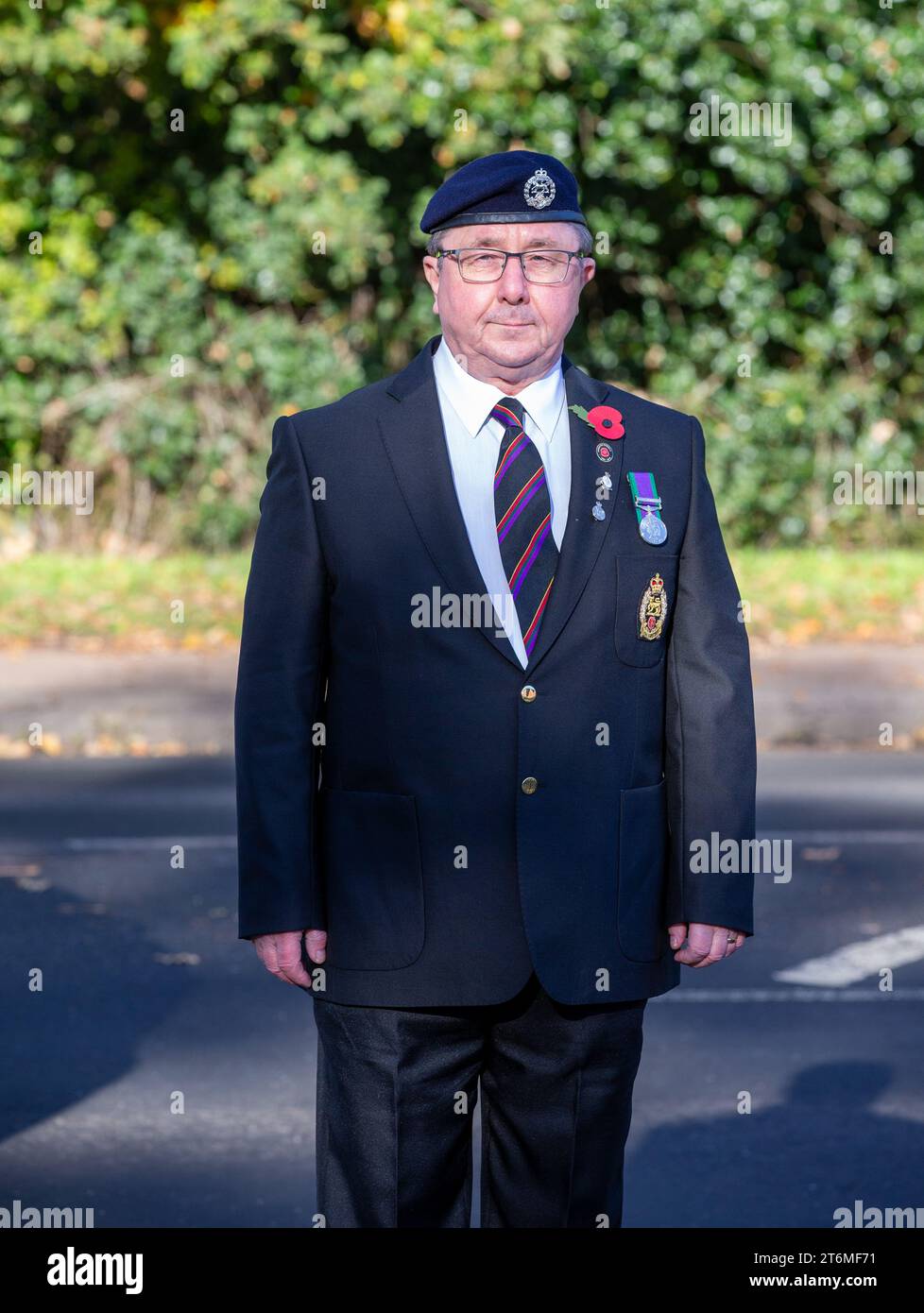 Brentwood, Essex, 11 novembre 2023, giorno dell'armistizio della Legione britannica a Brentwood, Essex Una manciata di persone e veterani rendono omaggio al War Memorial di Brentwood, Essex, nel giorno della memoria Credit: Richard Lincoln/Alamy Live News Foto Stock