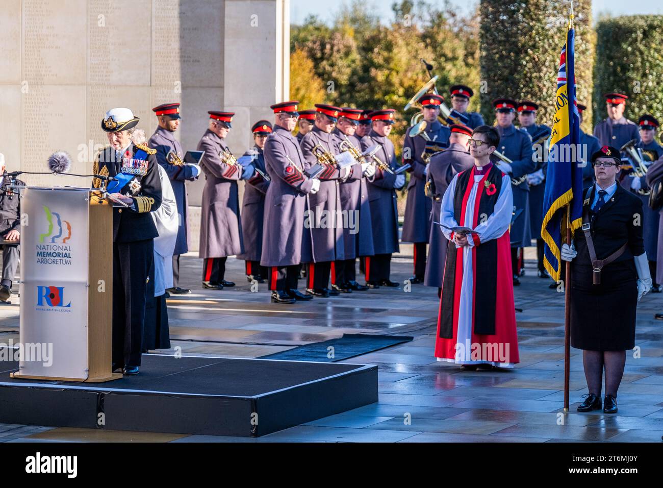 National Memorial Arboretum, Regno Unito. 11 novembre 2023. Sua altezza reale la Principessa reale partecipa al servizio del giorno dell'Armistizio insieme a Ex Servicemen e donne e membri del pubblico per ricordare coloro che hanno servito e sacrificato. Credit Mark Lear / Alamy Live News Foto Stock