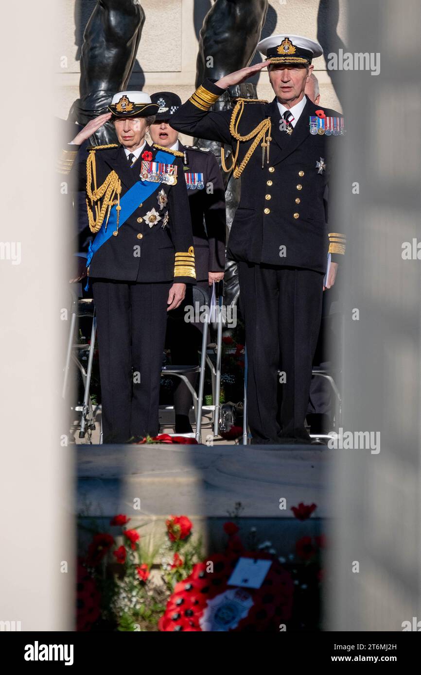 National Memorial Arboretum, Regno Unito. 11 novembre 2023. Sua altezza reale la Principessa reale partecipa al servizio del giorno dell'Armistizio insieme a Ex Servicemen e donne e membri del pubblico per ricordare coloro che hanno servito e sacrificato. Credit Mark Lear / Alamy Live News Foto Stock