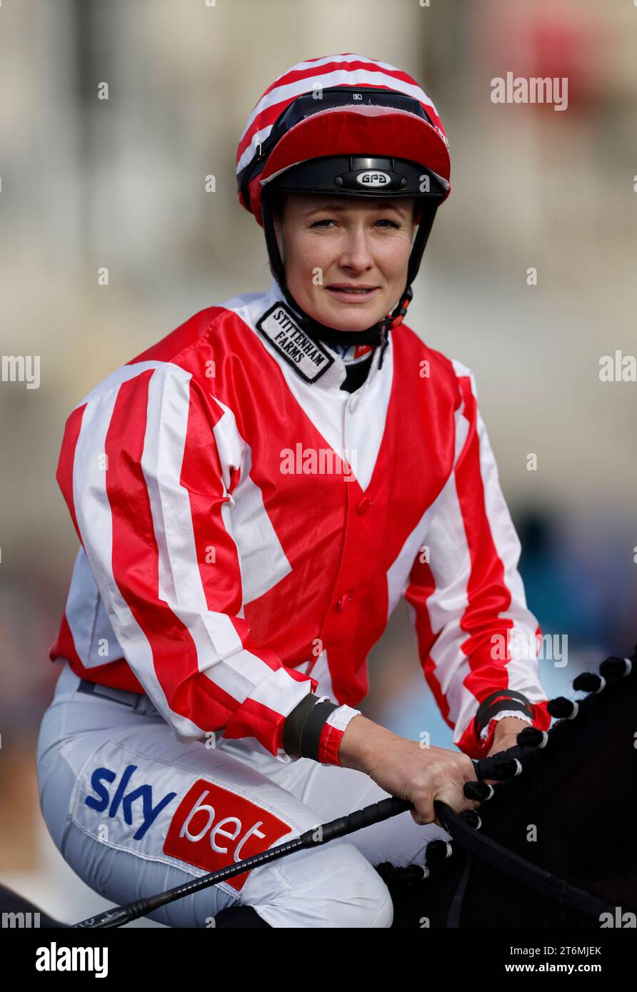 Jockey Joanna Mason cavalcando Bulmer Bank prima della Virgin Bet Daily Price aumenta il vivaio durante la Virgin Bet handicap di novembre all'ippodromo di Newcastle. Data immagine: Sabato 11 novembre 2023. Foto Stock