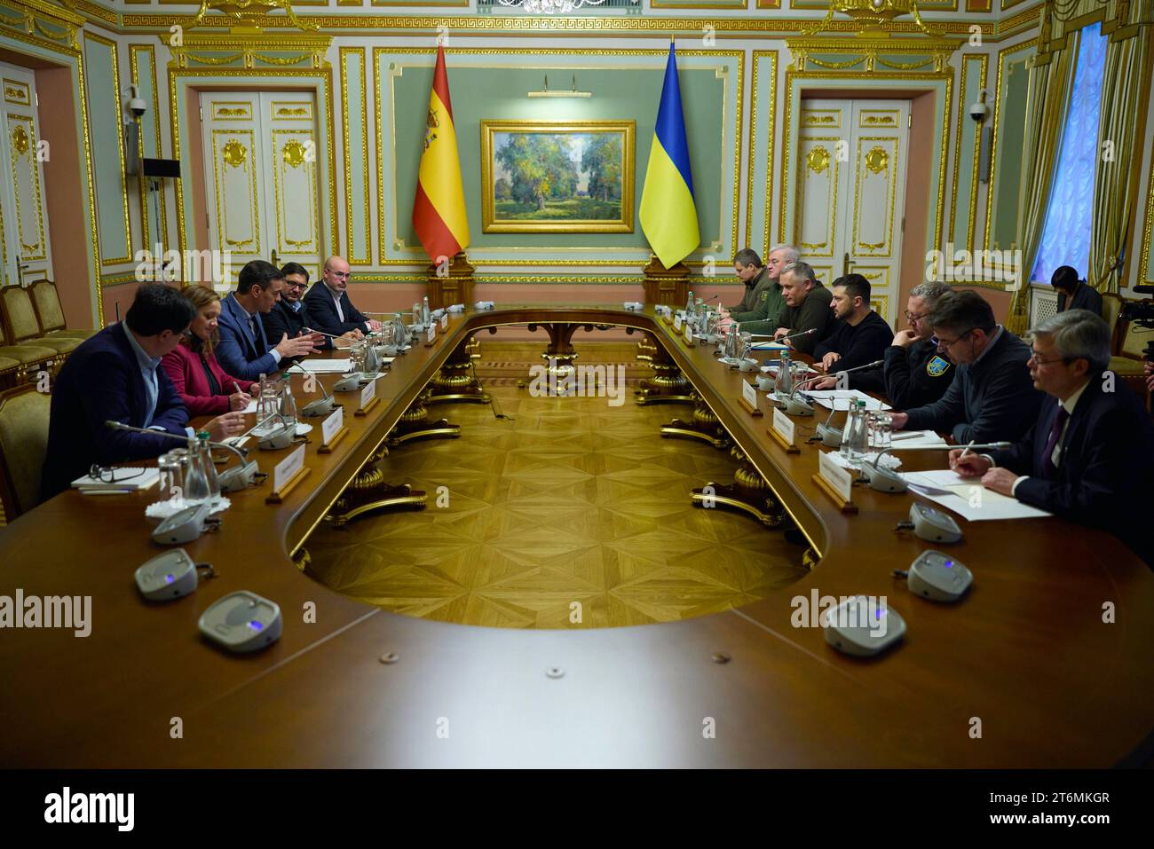 KIEV, UCRAINA - 23 febbraio 2023 - il primo ministro spagnolo Pedro Sanchez durante una visita in Ucraina per incontrare il presidente ucraino Volodymyr Ze Foto Stock