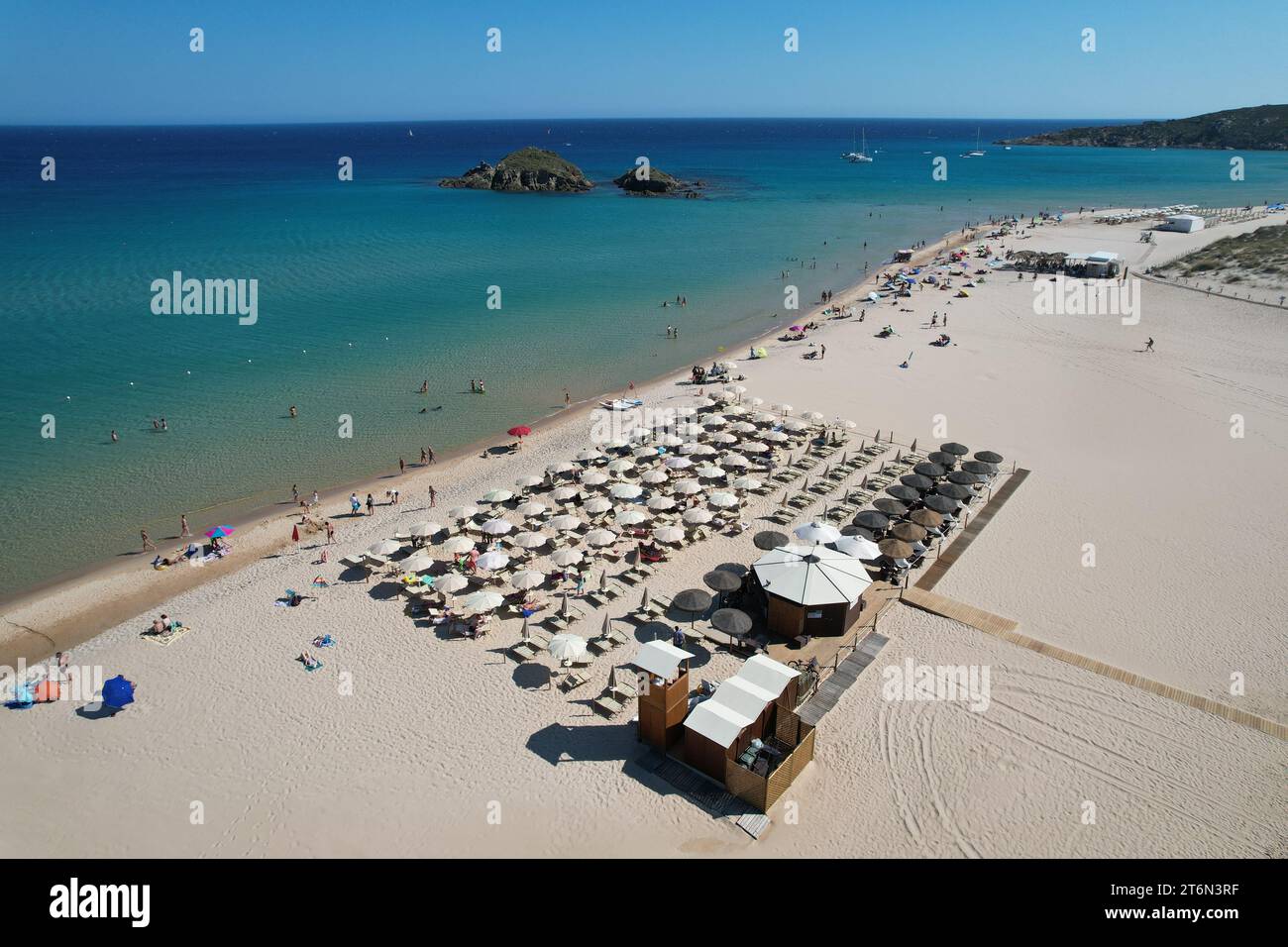 Su Giudeu Beach, Sardegna, Italia. Vista droni. Foto Stock