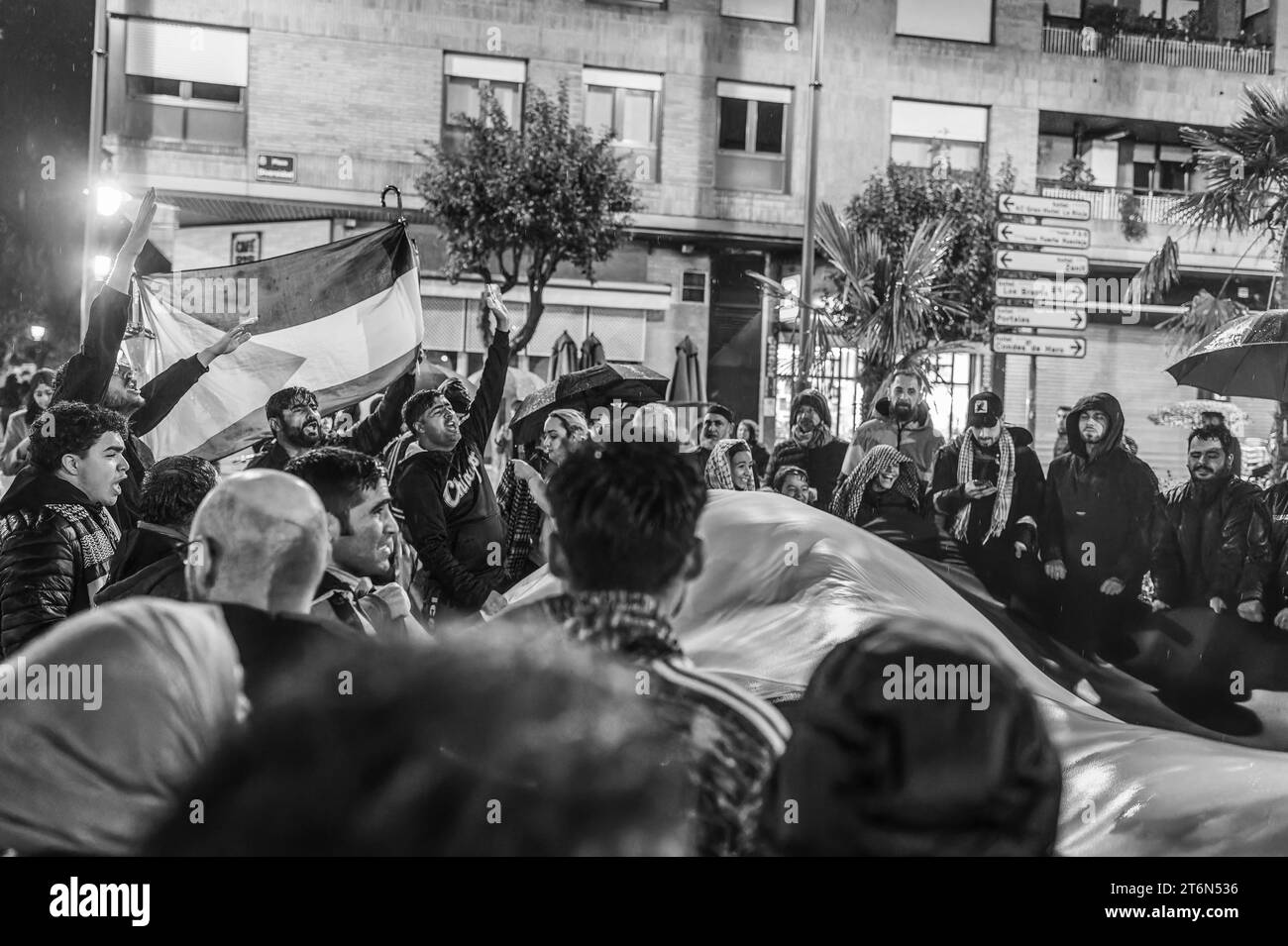 La Rioja, 2 dicembre 2023 - dimostrazione di un gruppo di palestinesi che chiede la fine degli attacchi israeliani. Foto Stock