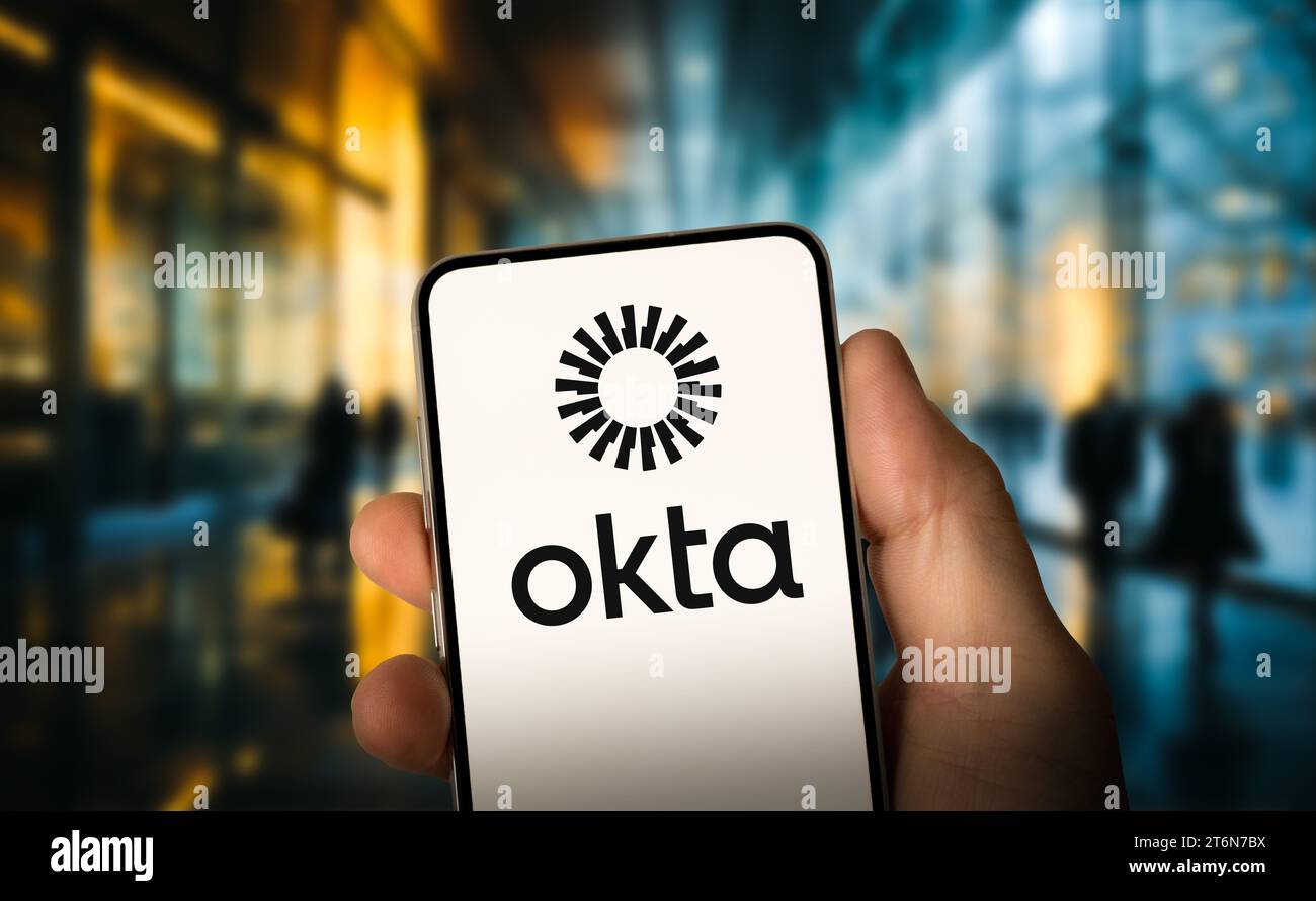 Logo Okta visualizzato su uno smartphone Foto Stock