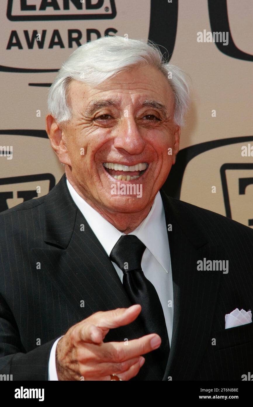 Jamie Farr agli “8th Annual TV Land Awards”. Gli arrivi si sono tenuti presso Sony Pictures, a Culver City, CA, 17 aprile 2010. Crediti fotografici: Joseph Martinez / Picturelux Foto Stock