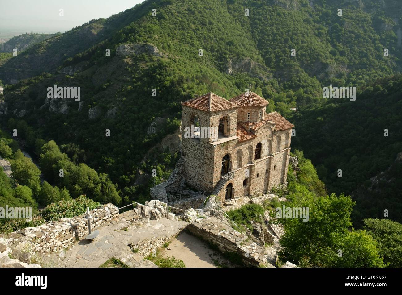 Fortezza di Asenova. Chiesa della Santa Vergine Petrich. Asenovgrad. Bulgaria. Foto Stock