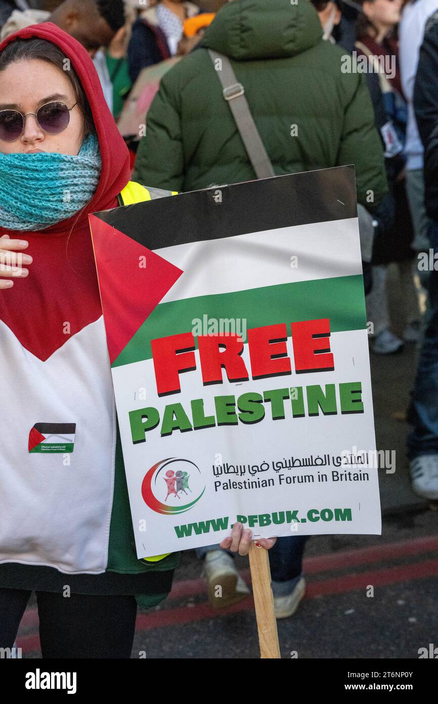 Londra Regno Unito 11 novembre 2023 grande raduno pro-Palestina nel centro di Londra in mezzo a una stretta operazione di polizia. Londra Regno Unito credito Ian DavidsonAlamy Live News Foto Stock