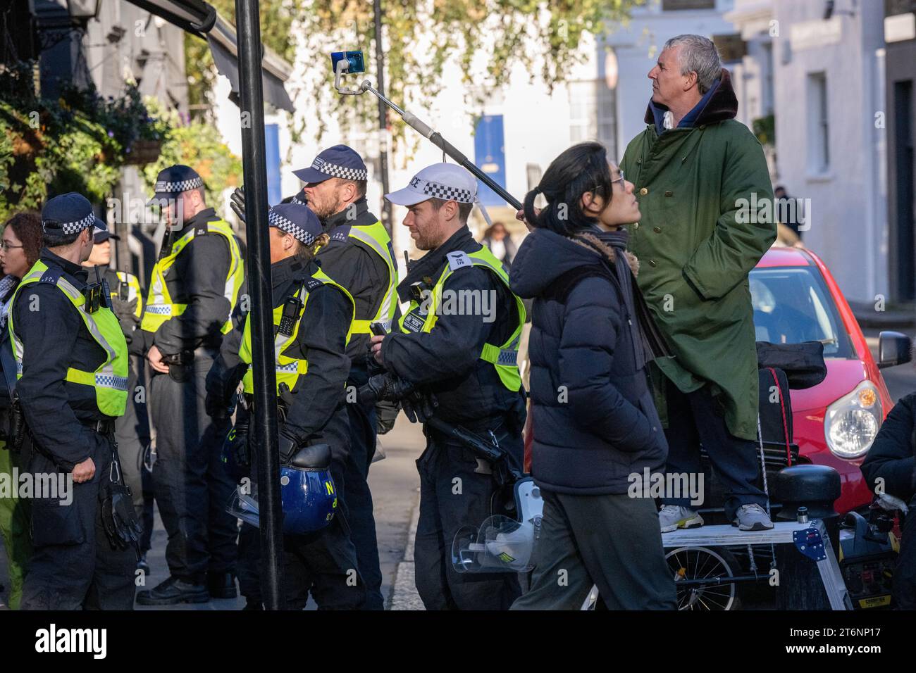 Londra Regno Unito 11 novembre 2023 grande raduno pro-Palestina nel centro di Londra in mezzo a una stretta operazione di polizia. Londra Regno Unito credito Ian DavidsonAlamy Live News Foto Stock