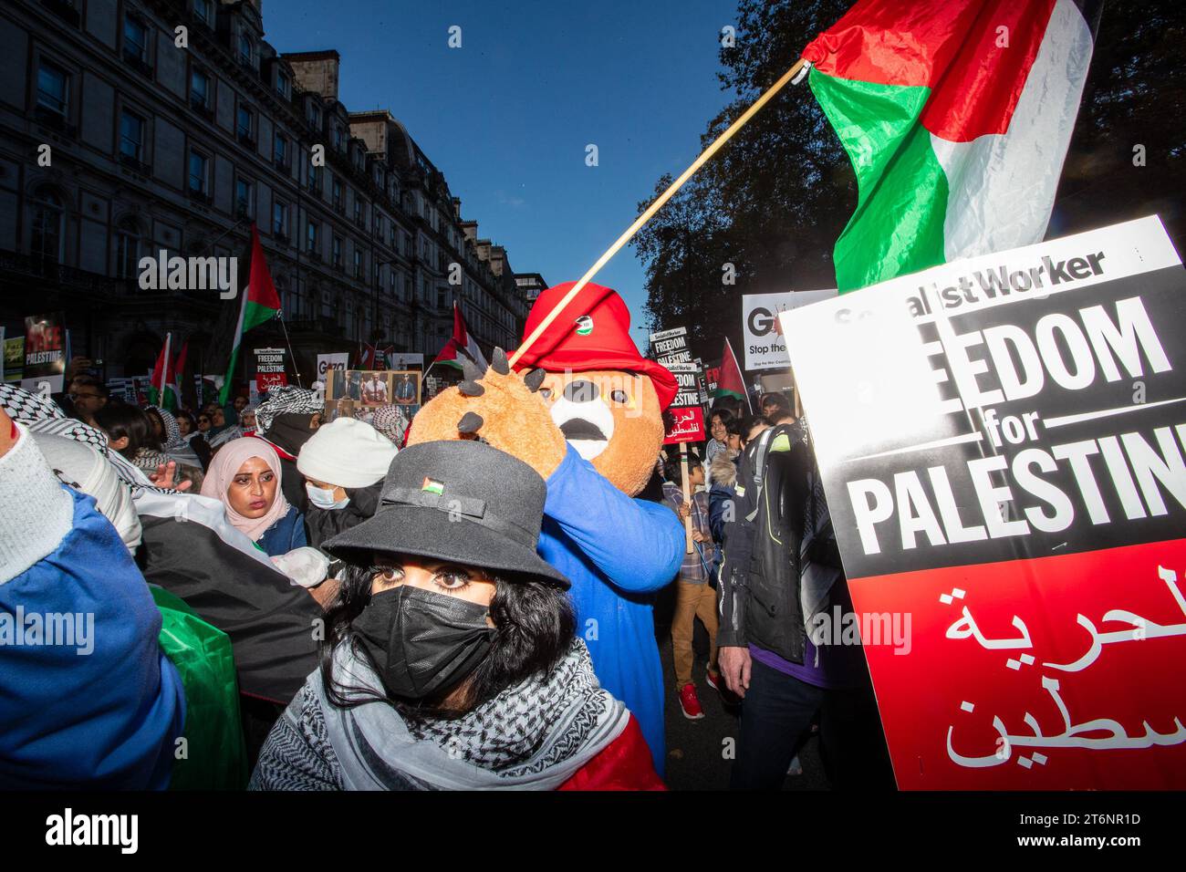 11 novembre 2023. Londra, Regno Unito. Manifestanti pro-palestinesi che chiedono un cessate il fuoco a Gaza marzo a Londra. Immagine: Max Tomlinson/Pathos Foto Stock