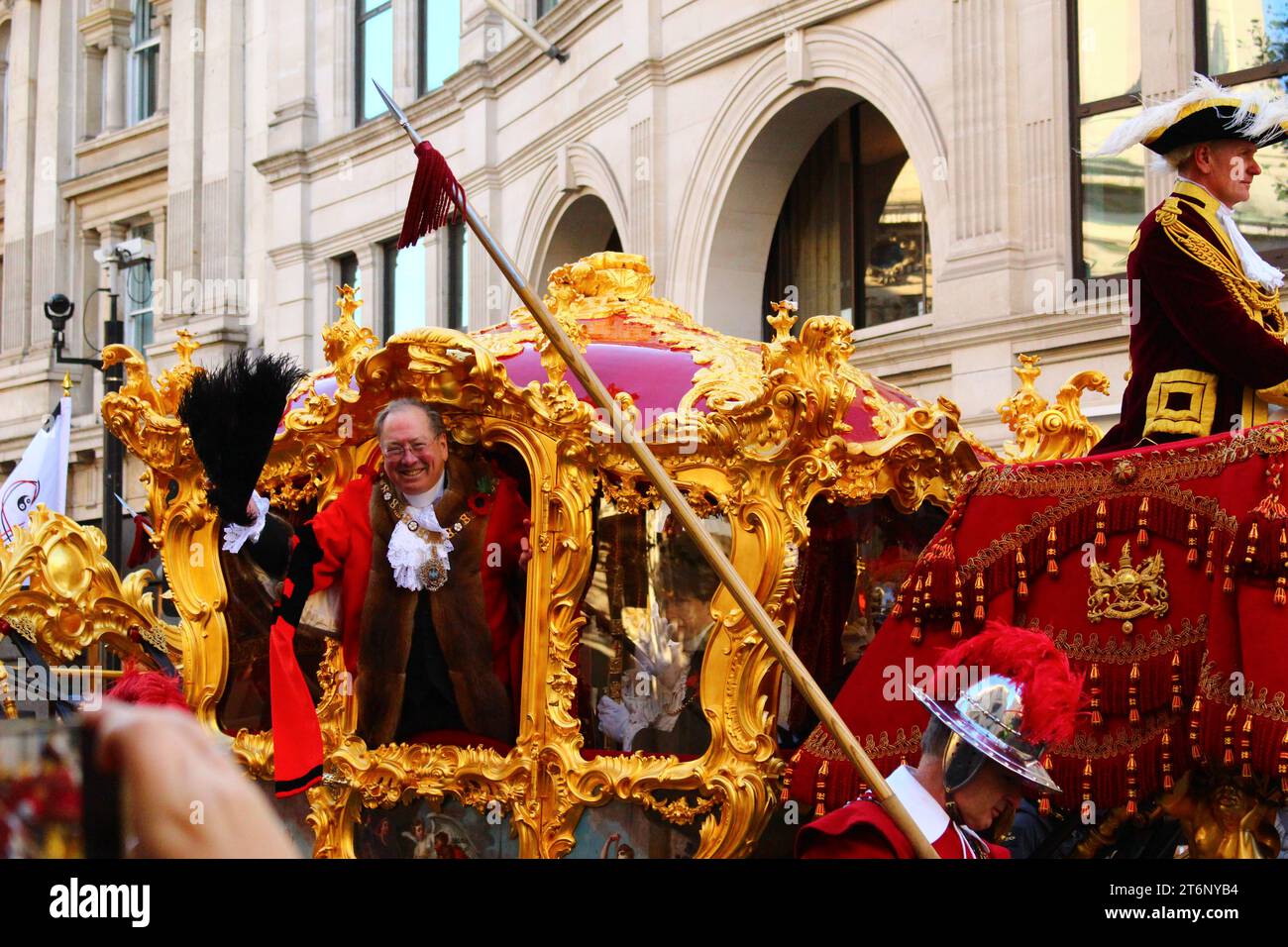 Londra, Regno Unito. 11 novembre 2023. Lo spettacolo del sindaco di quest'anno per il nuovo sindaco, Michael Mainelli, ha caratterizzato una sfilata lunga tre miglia composta da oltre 7.000 persone e 150 carri. Crediti: Aldercy Carling/ Alamy Live News Foto Stock