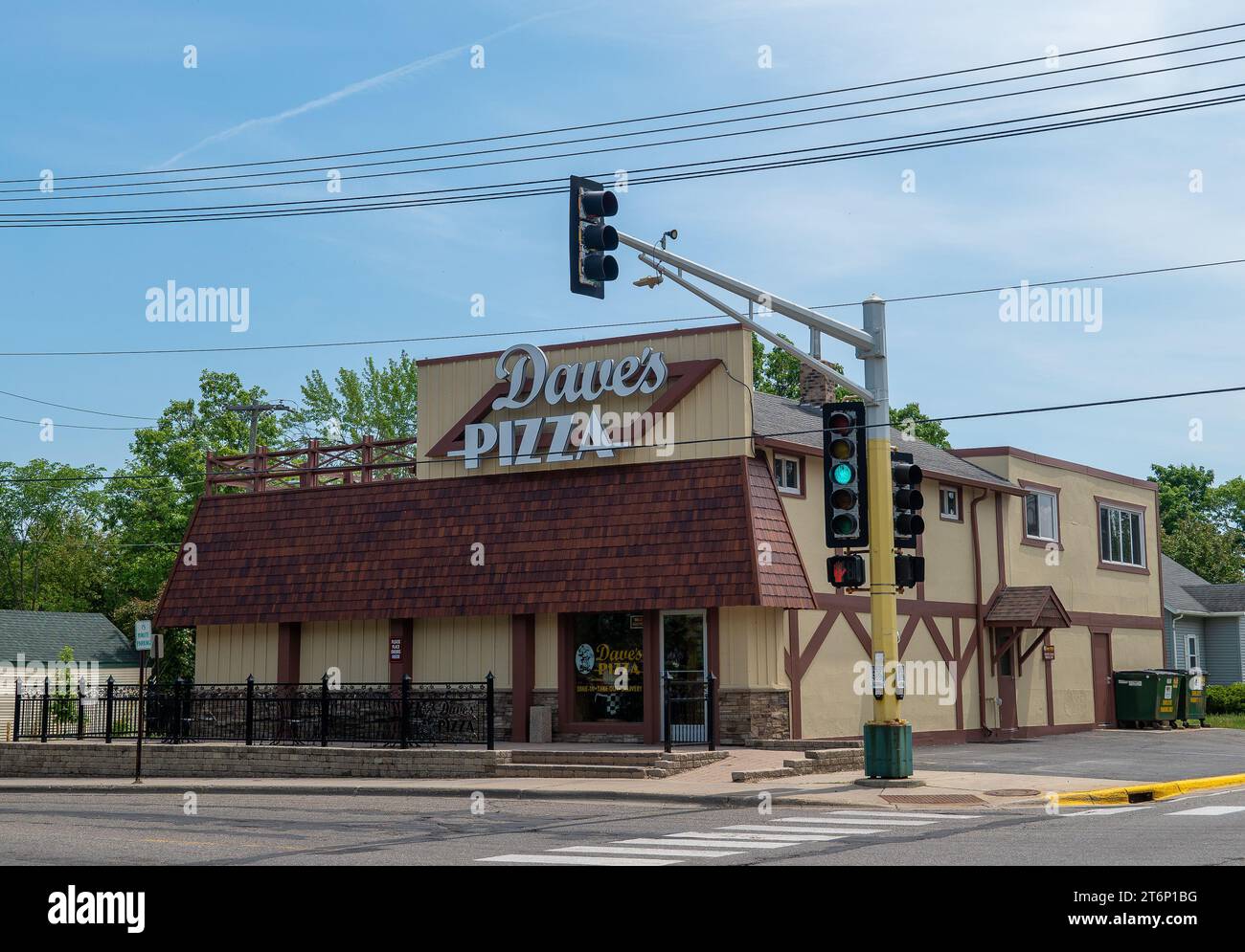 BEMIDJI, Minnesota - 3 giugno 2023: Edificio del ristorante Daves Pizza, un popolare ristorante. Foto Stock