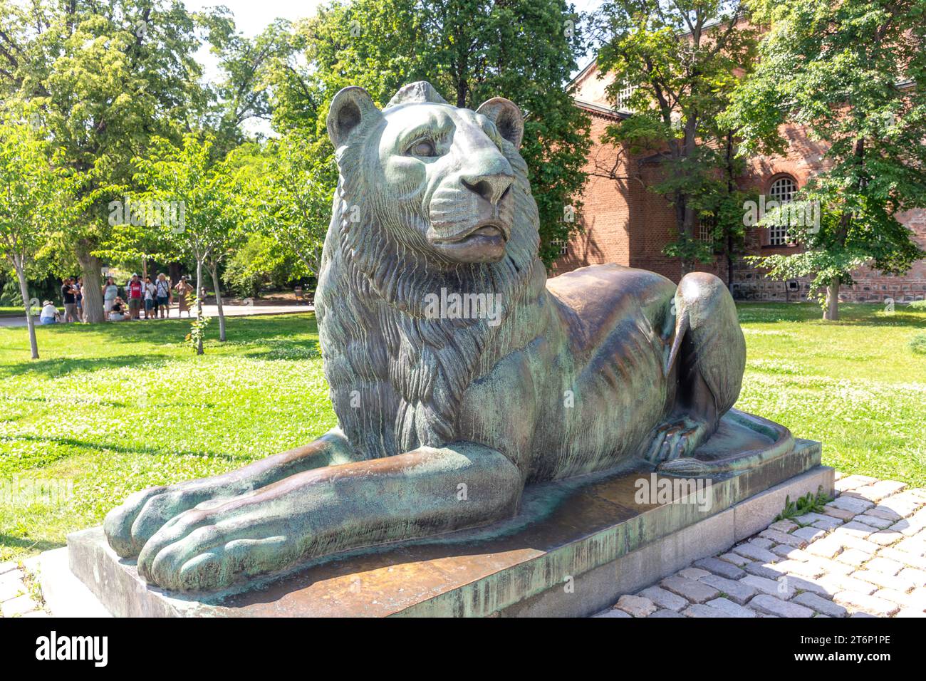La scultura del Leone, via Oborishte, Centro città, Sofia, Repubblica di Bulgaria Foto Stock