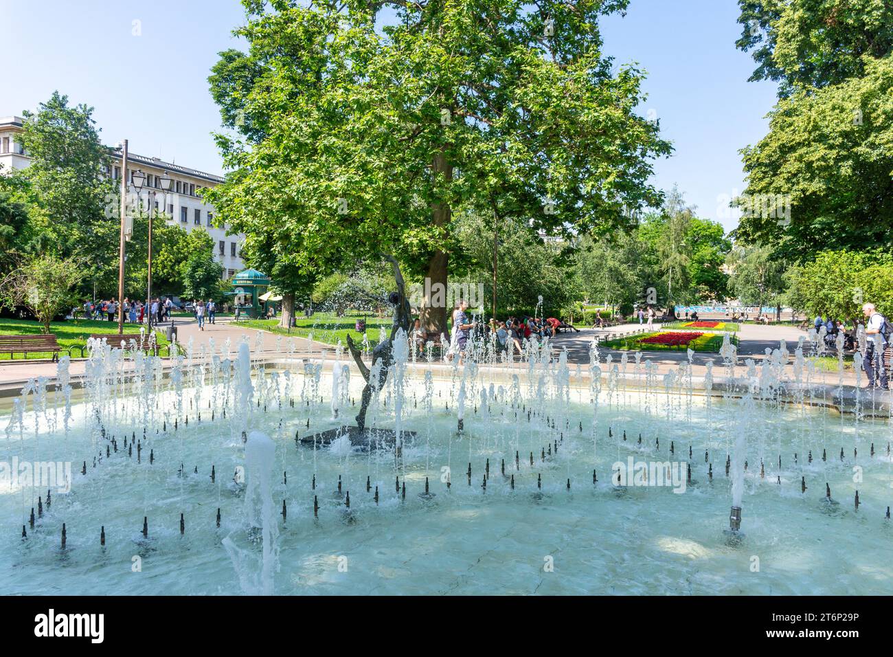 Fontana ballerina danzante nel giardino della città, centro città, Sofia, Repubblica di Bulgaria Foto Stock