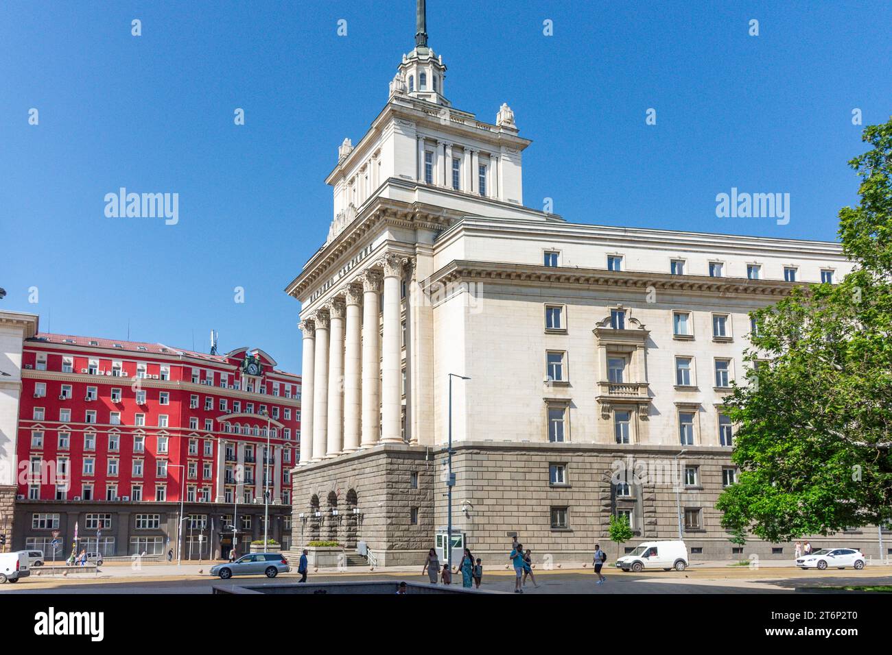 Edificio dell'Assemblea Nazionale della Bulgaria (la Casa del Partito Comunista di largo), Centro città, Sofia, Repubblica di Bulgaria Foto Stock