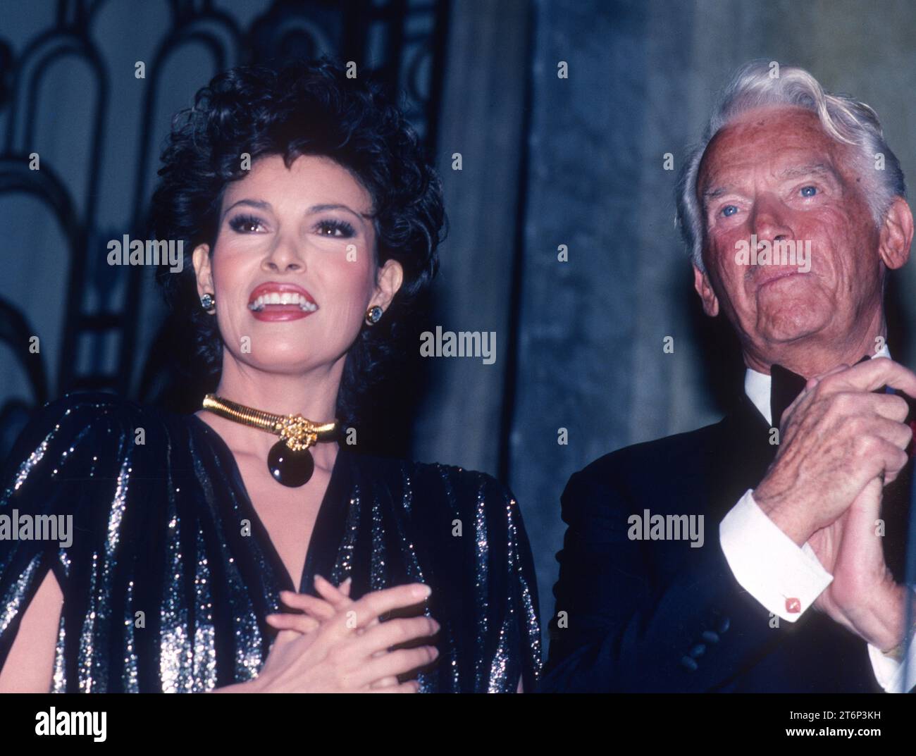 1982 Raquel Welch Douglas Fairbanks Jr John Barrett/PHOTOlink.net Foto Stock