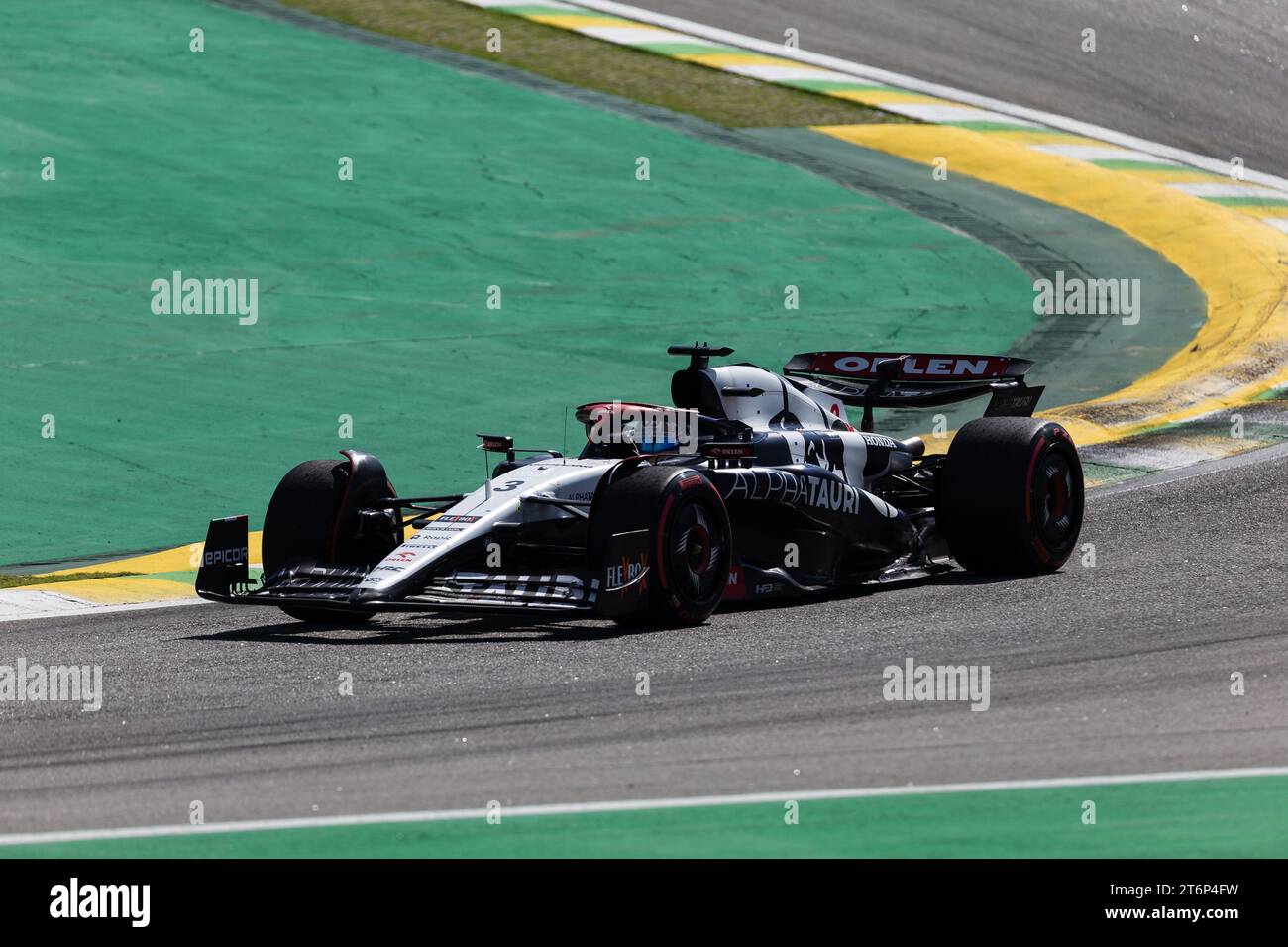 DANIEL RICCIARDO della SCUDERIA ALPHATAURI guida in pista durante la gara come parte del Gran Premio di F1 di San Paolo 2023 all'autodromo Jose Carlos Pace On Foto Stock