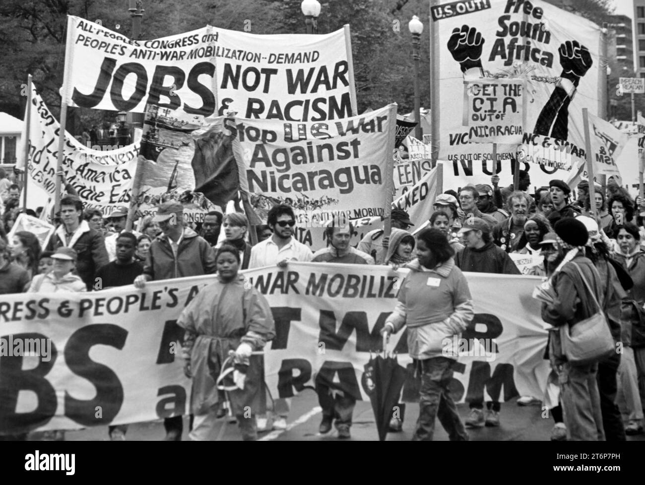 7 novembre 2023, Washington, DC, DC, U.S: dimostrazione per mobilitazione per giustizia e pace in Sud Africa e America centrale, marciando lungo Pennsylvania Avenue fino al Campidoglio. 25 aprile 1987. (Immagine di credito: © Kenneth Martin/ZUMA Press Wire) SOLO USO EDITORIALE! Non per USO commerciale! Foto Stock