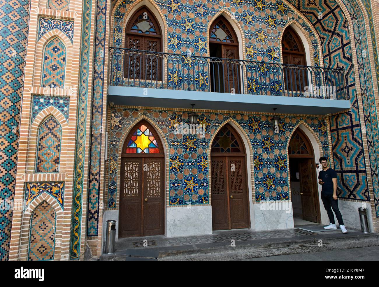 Bagni Orbeliani nello stile di una madrasa persiana o di un edificio scolastico, il distretto dei bagni di Abanotubani, Tbilisi, Georgia Foto Stock