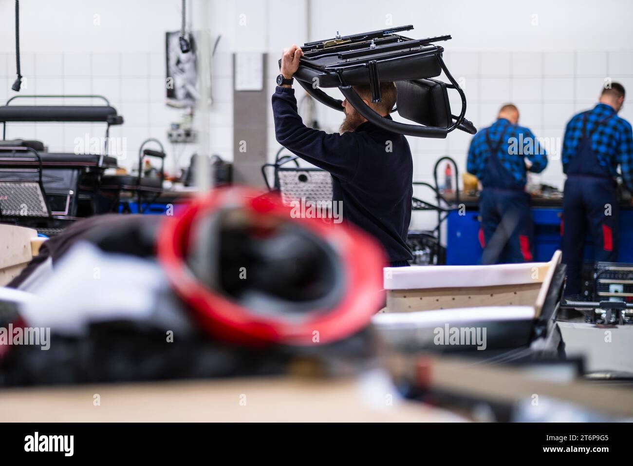 Un dipendente ha una panchina, una sovvenzione da VG Bild-Kunst Neustart Kultur, società Glinkowski di GostyÅ„, Polonia Foto Stock