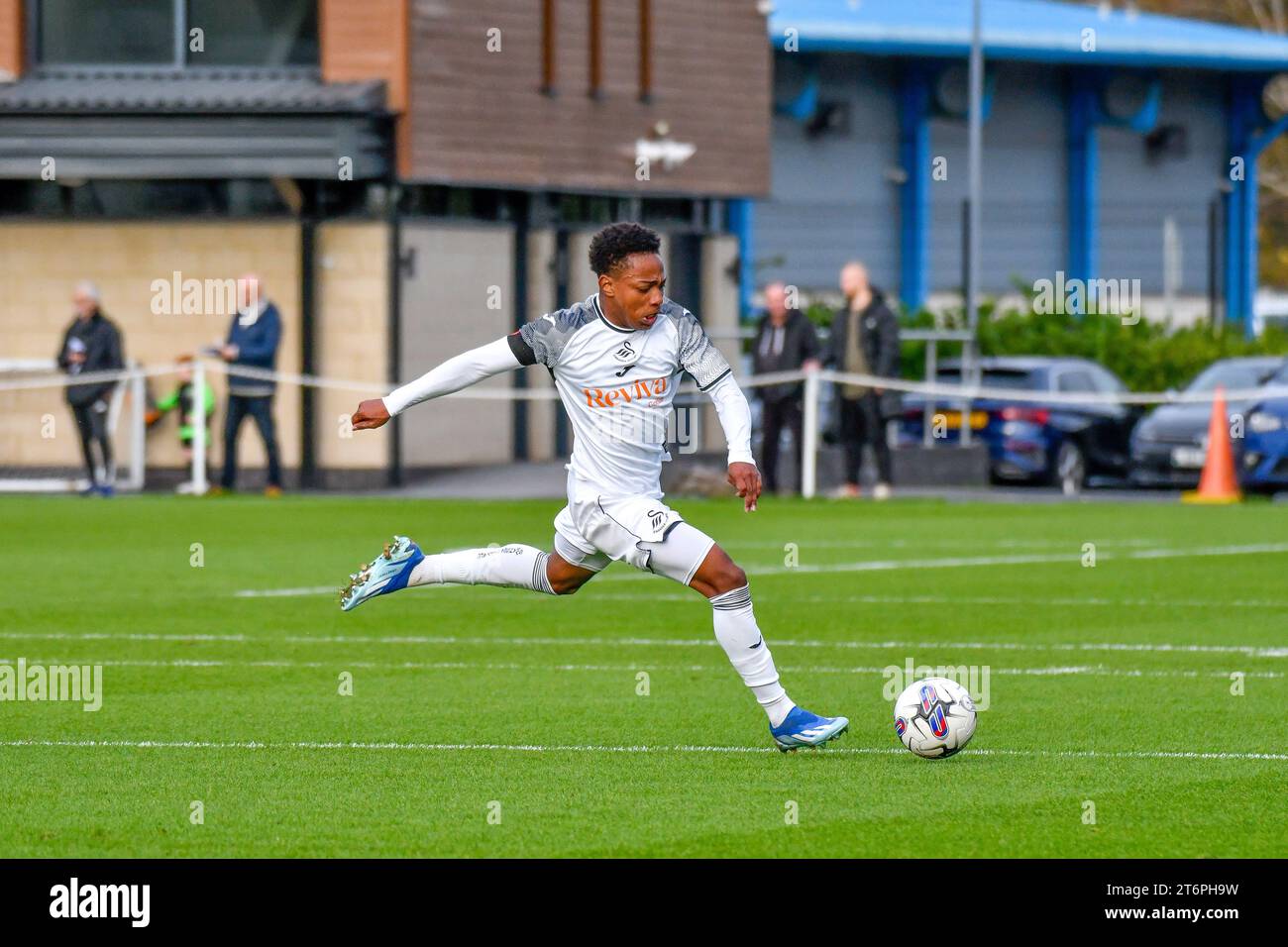 Swansea, Galles. 11 novembre 2023. Aimar Govea di Swansea City in azione durante l'Under 18 Professional Development League match tra Swansea City e Millwall alla Swansea City Academy di Swansea, Galles, Regno Unito, l'11 novembre 2023. Crediti: Duncan Thomas/Majestic Media/Alamy Live News. Foto Stock