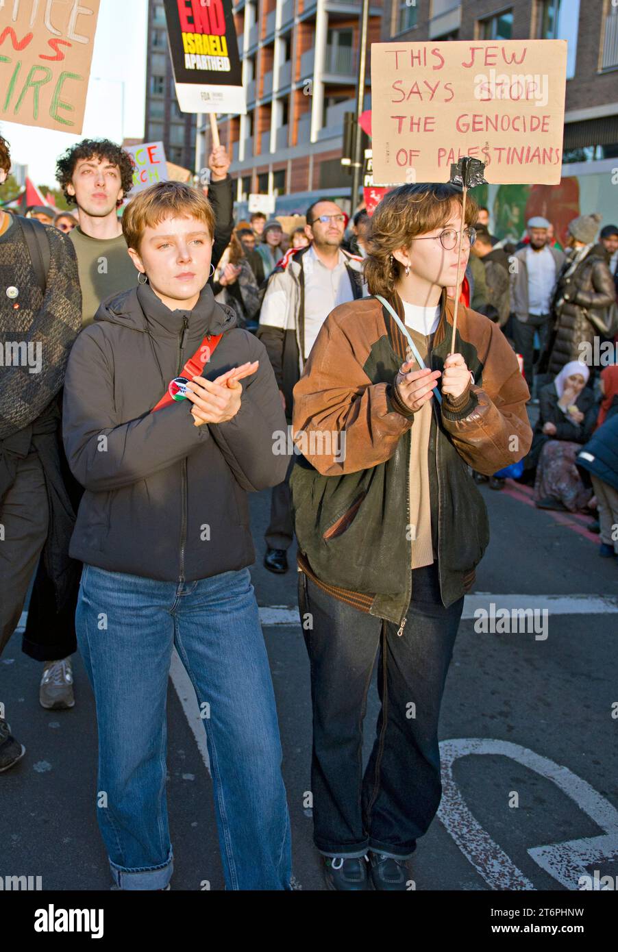 I pantaloncini ebrei nella marcia di protesta dell'11 novembre contro l'azione militare israeliana a Palastine a seguito dell'attacco terroristico di Hammas contro Israele Foto Stock