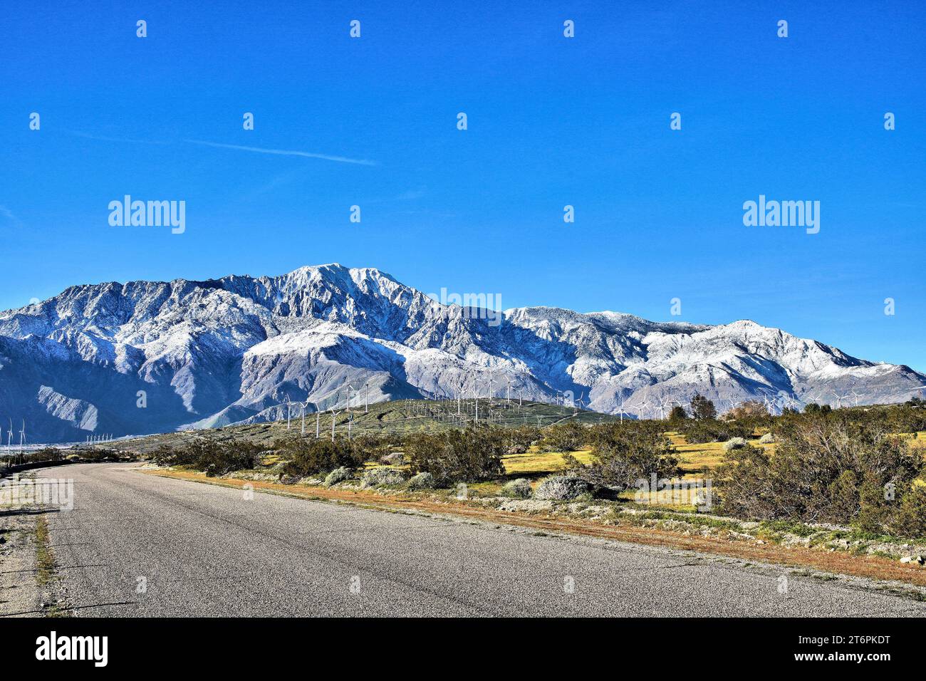 Maestose montagne innevate del passo San Gorgonio vicino a Palm Springs, California Foto Stock
