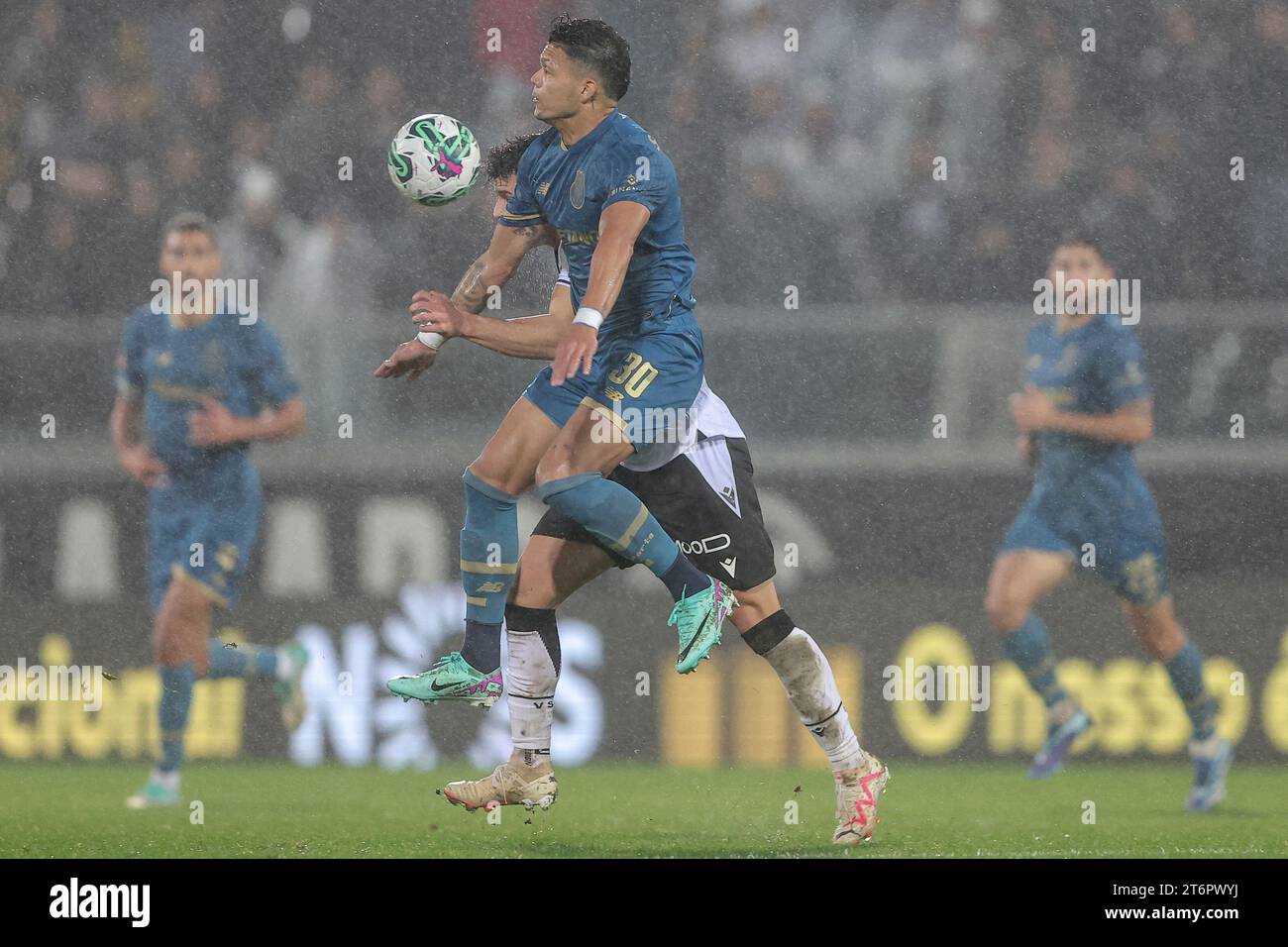 Guimarães, 11/11/2023 - il Vitória Sport Clube ha ospitato il Futebol Clube do Porto questa sera allo Stadio D. Afonso Henriques in una partita che conta per l'undicesimo round della i League 2023/2024. Evanilson (Miguel Pereira/immagini globali) Foto Stock