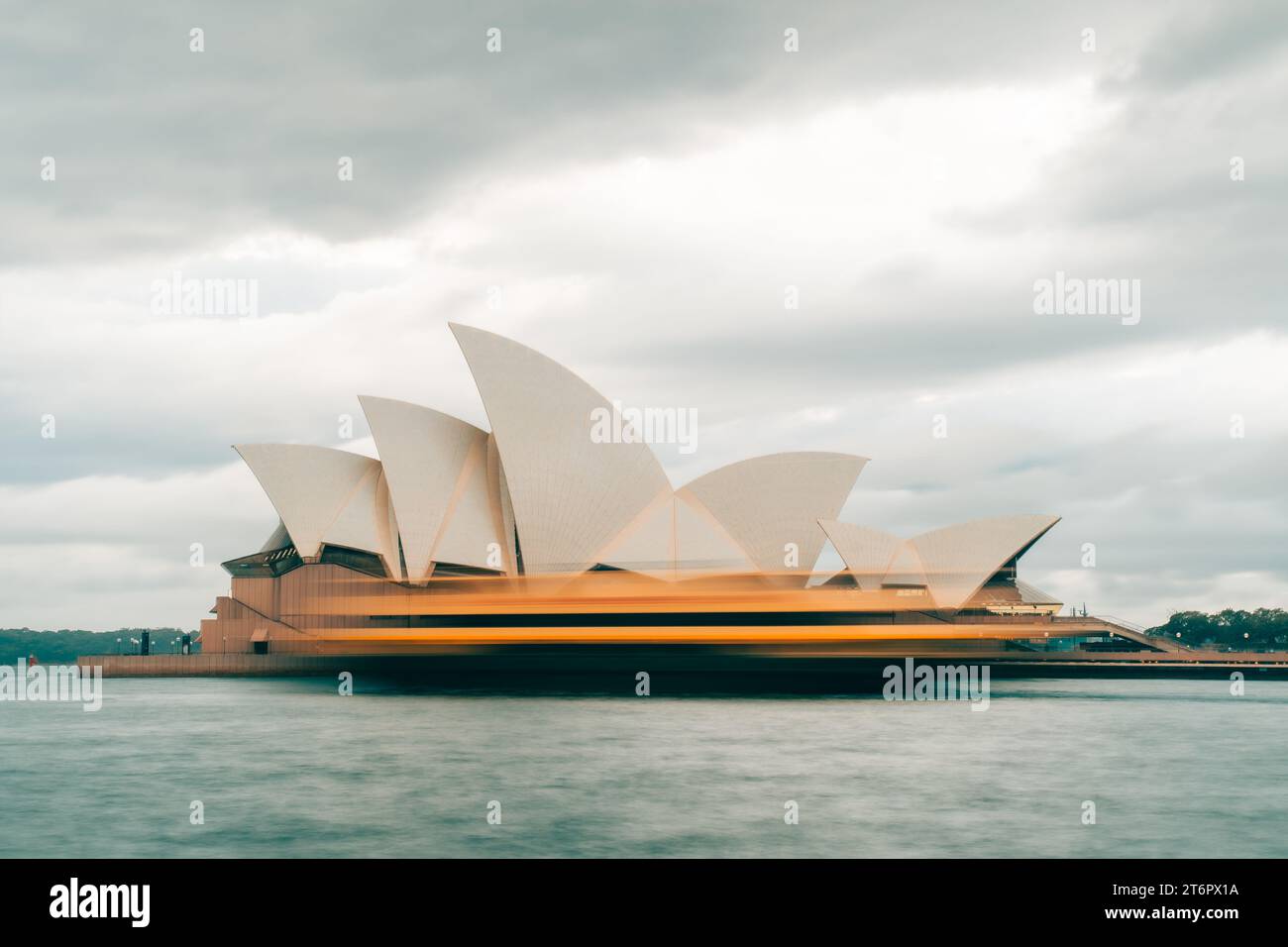 Una splendida vista sull'iconica Sydney Opera House situata a Sydney, Australia Foto Stock