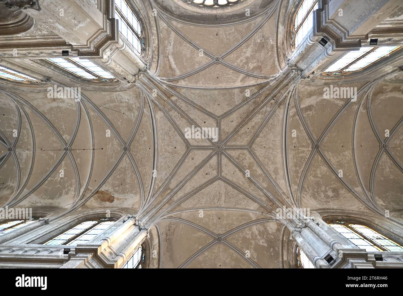 Vista del soffitto all'interno della chiesa di Santa Caterina (Église Sainte-Catherine) - Bruxelles Belgio - 24 ottobre 2023 Foto Stock