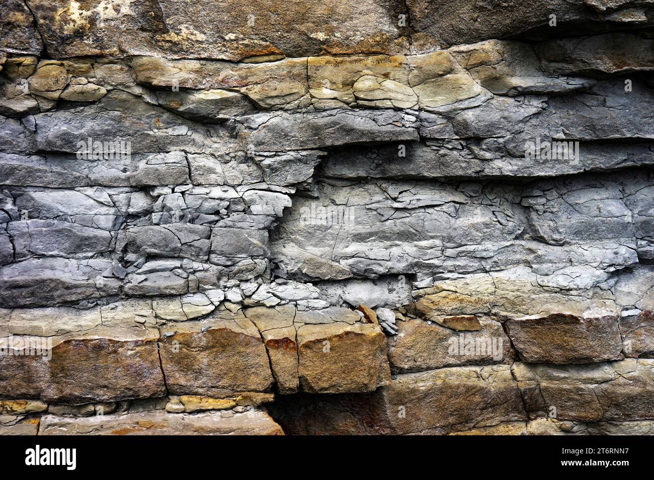 formazione di strati sovrapposti di rocce esposte per un lungo periodo di tempo. Foto Stock